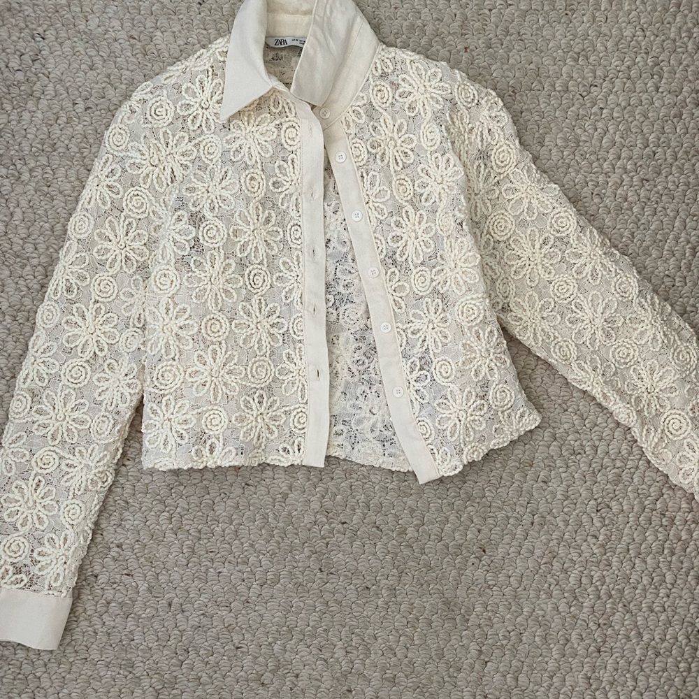 Zara Cropped Off White Floral Patterned Button Up